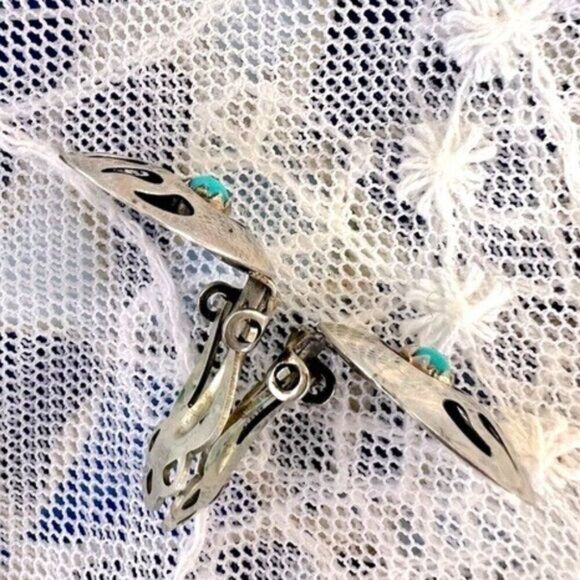 Vintage Sterling & Turquoise Bear Paw Shadowbox Clip Earrings - Picture 3 of 7